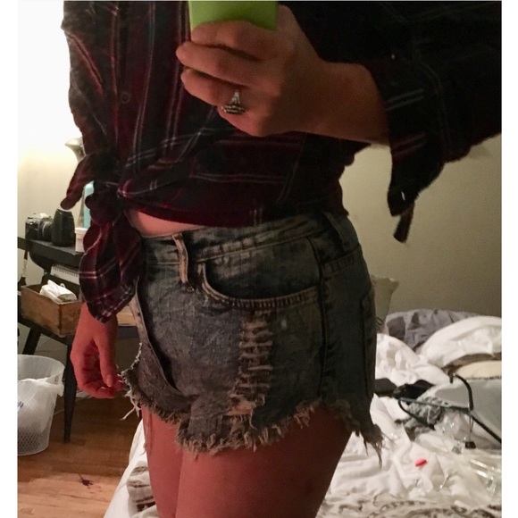 Vibrant High rise cut off Jean Shorts size S - Picture 5 of 5